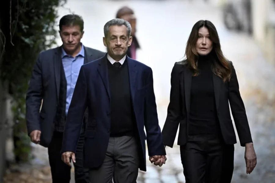 El expresidente de Francia Nicolas Sarkozy llega a prisión para cumplir su condena de cinco años