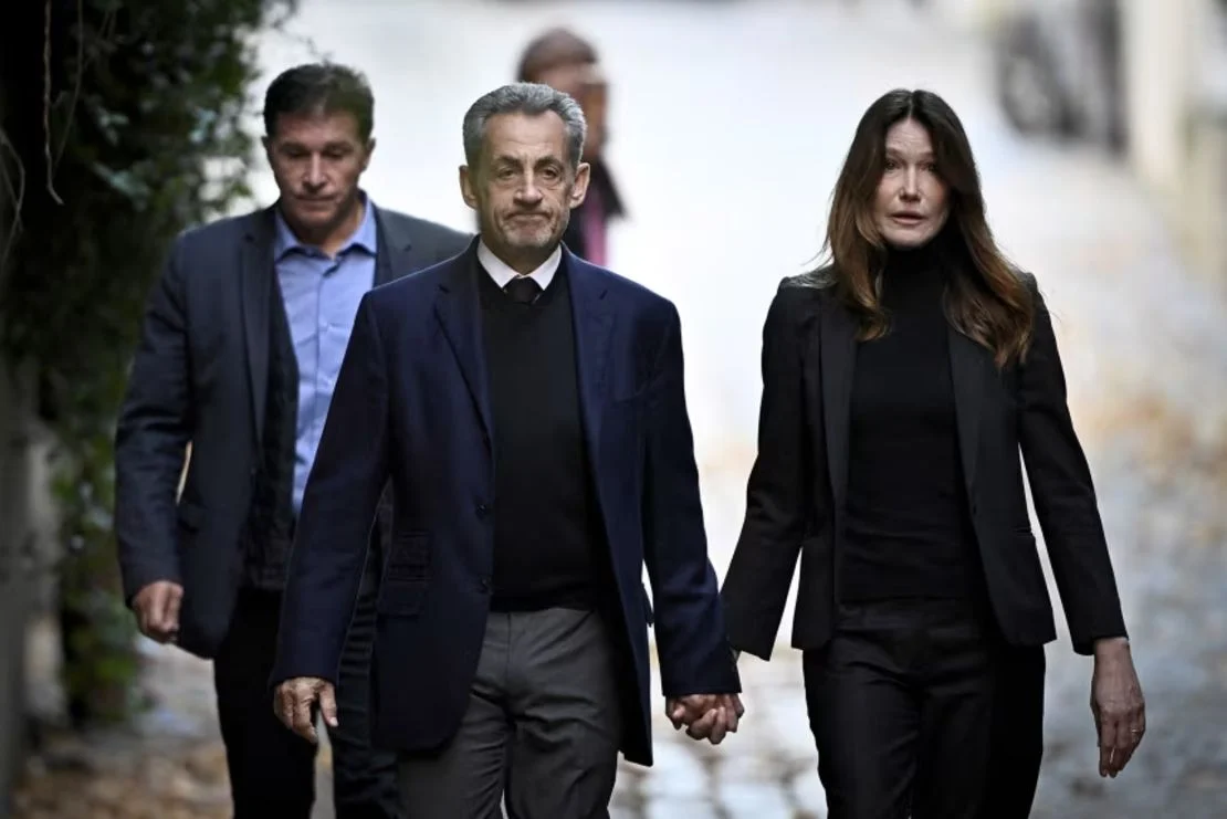 El expresidente de Francia Nicolas Sarkozy llega a prisión para cumplir su condena de cinco años