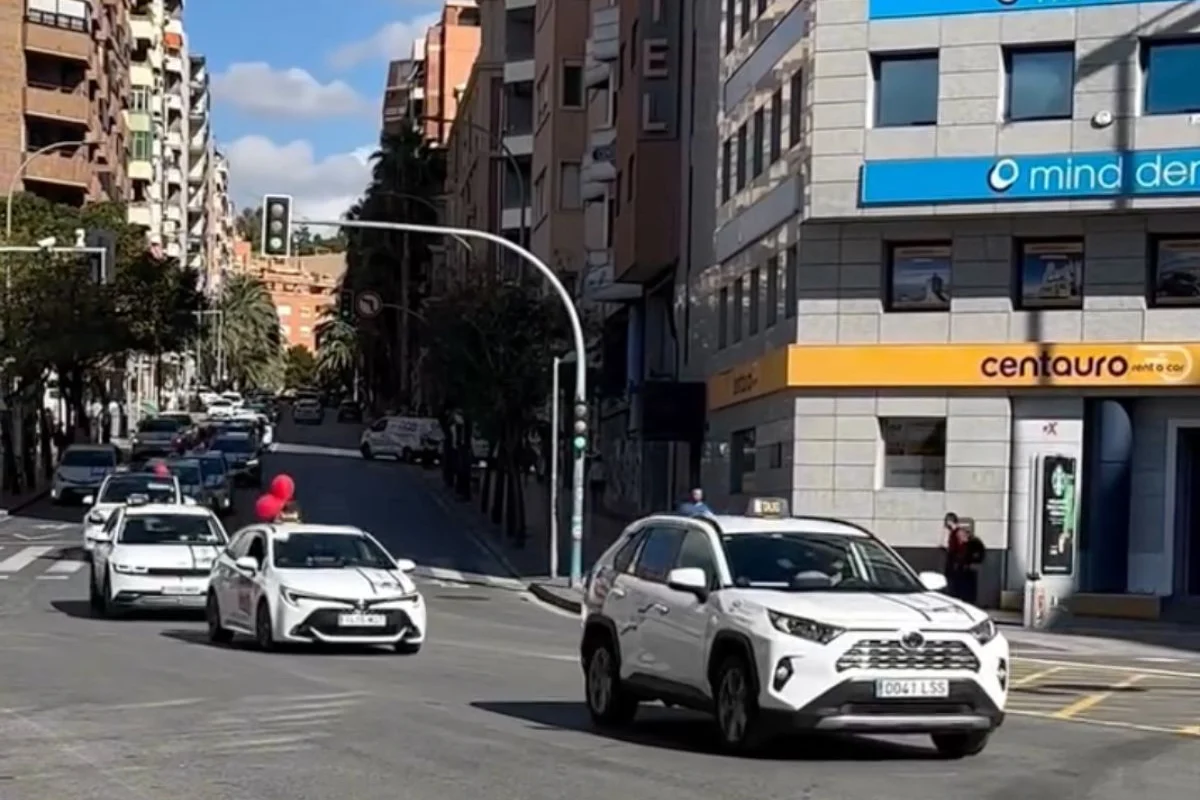 Taxistas de la Comunidad Valenciana han convocado una jornada de paro; así transcurre la protesta en Alicante