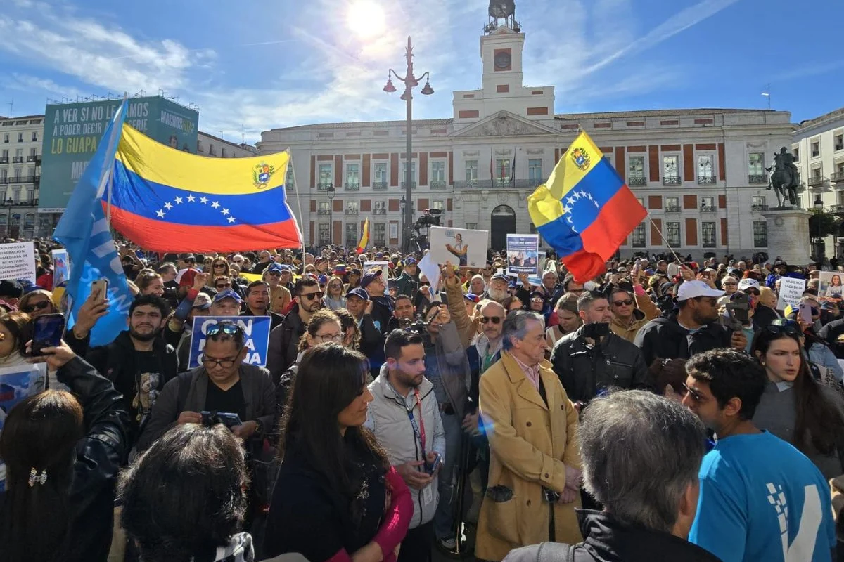 España rompe récord de solicitudes de asilo: los venezolanos encabezan la lista en 2025